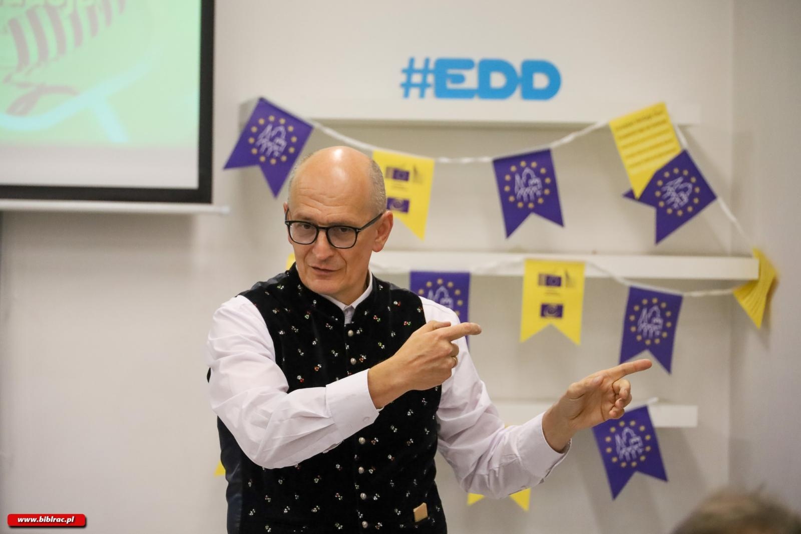 Zdjęcie w galerii na portalu naszraciborz.pl: Europejskie Dni Dziedzictwa. W bibliotece o historii Śląska z humorem wiadomości z regionu