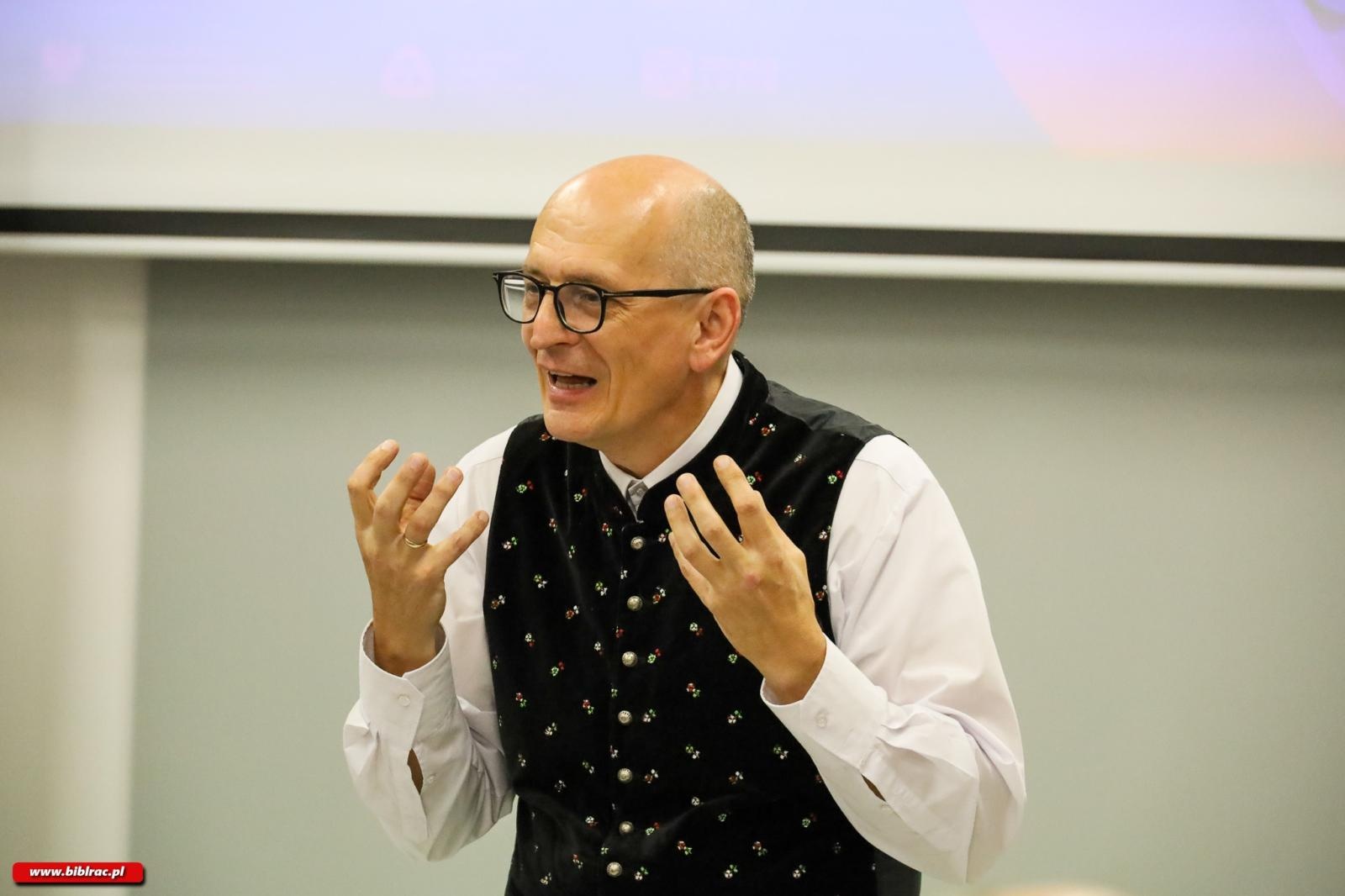 Zdjęcie w galerii na portalu naszraciborz.pl: Europejskie Dni Dziedzictwa. W bibliotece o historii Śląska z humorem wiadomości z regionu