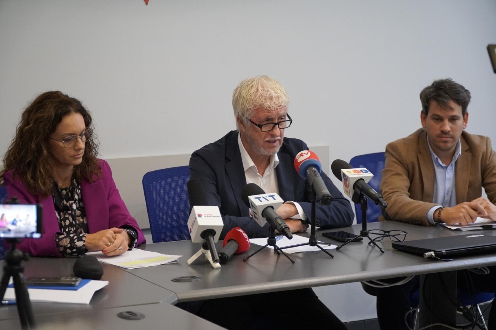 Zdjęcie w galerii na portalu naszraciborz.pl: Prezydent przedstawił aktualną sytuacje w Raciborzu w związku z ostatnimi opadami deszczu wiadomości z regionu