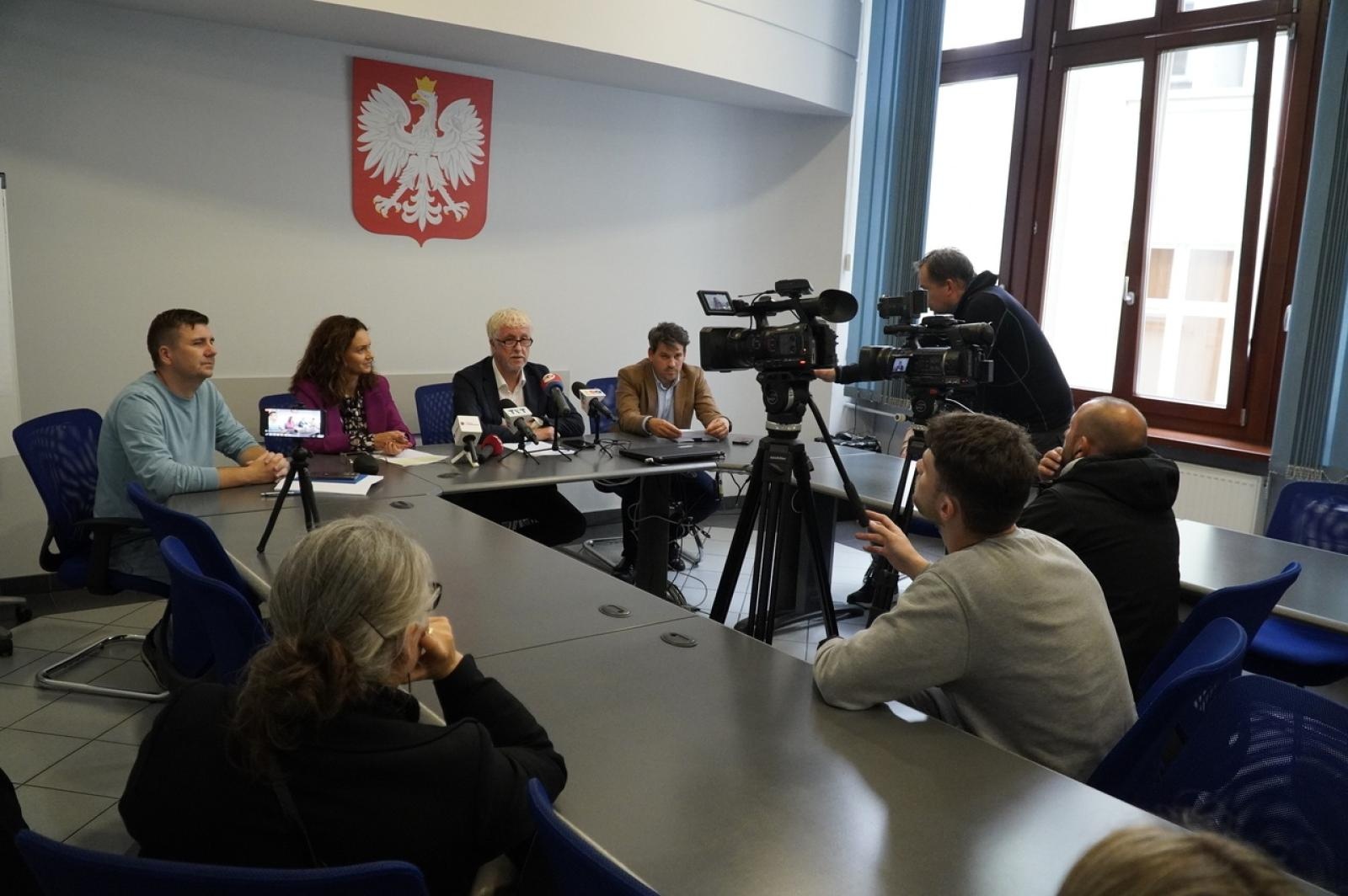 Zdjęcie w galerii na portalu naszraciborz.pl: Prezydent przedstawił aktualną sytuacje w Raciborzu w związku z ostatnimi opadami deszczu wiadomości z regionu