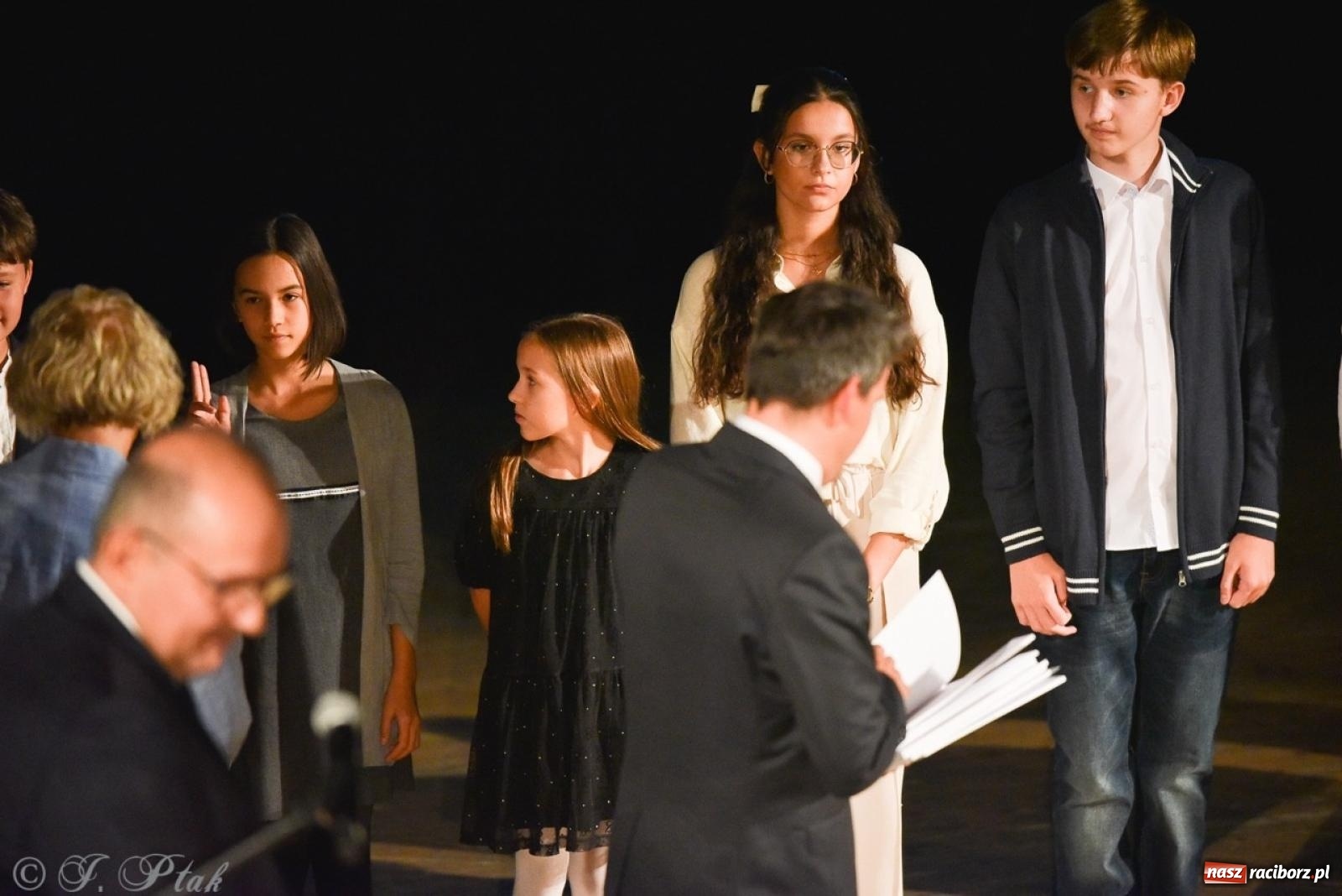 Zdjęcie w galerii na portalu naszraciborz.pl: Ponad dwustu uhonorowanych. Wręczono raciborskie stypendia za wyniki w nauce [FOTO] wiadomości z regionu