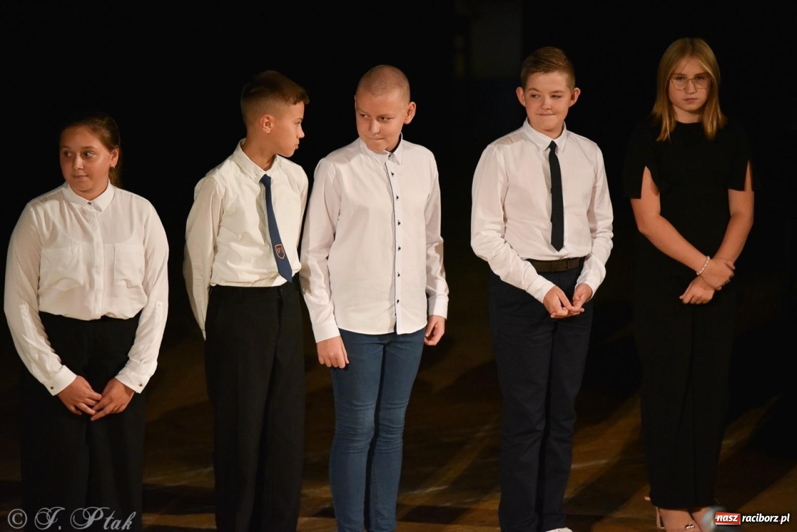 Zdjęcie w galerii na portalu naszraciborz.pl: Ponad dwustu uhonorowanych. Wręczono raciborskie stypendia za wyniki w nauce [FOTO] wiadomości z regionu