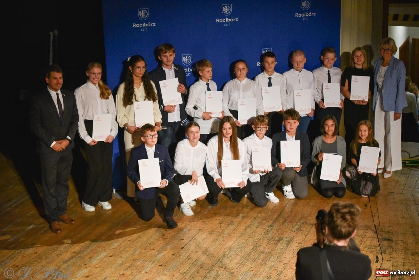 Zdjęcie w galerii na portalu naszraciborz.pl: Ponad dwustu uhonorowanych. Wręczono raciborskie stypendia za wyniki w nauce [FOTO] wiadomości z regionu