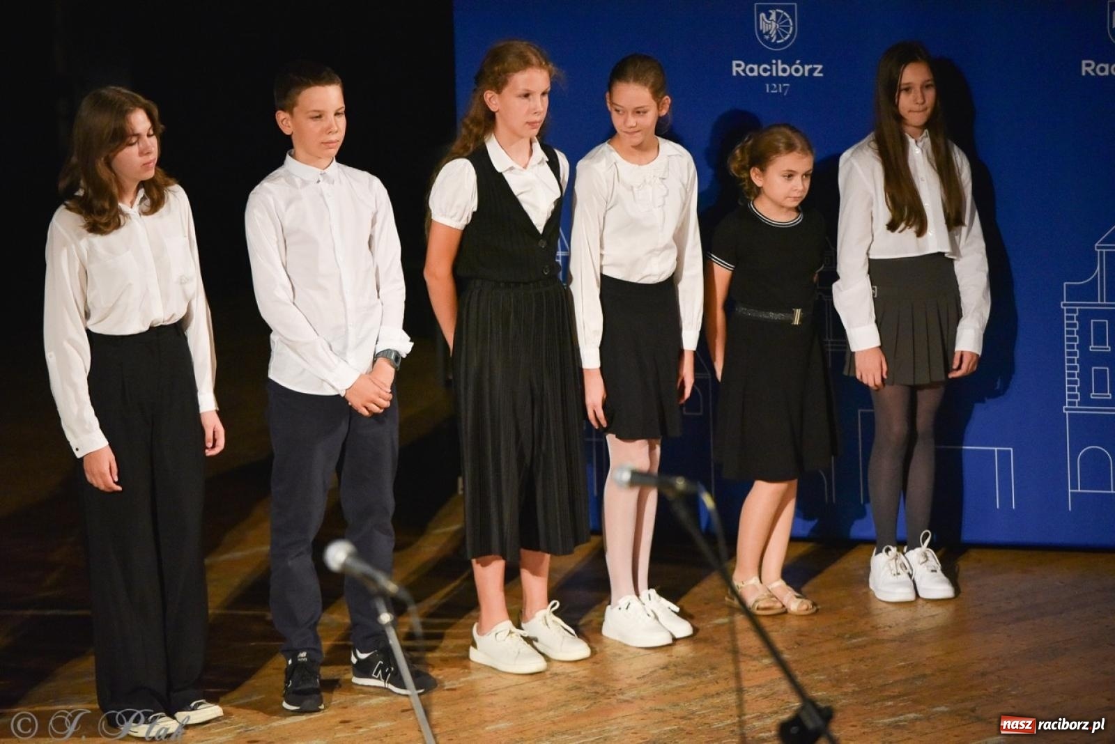 Zdjęcie w galerii na portalu naszraciborz.pl: Ponad dwustu uhonorowanych. Wręczono raciborskie stypendia za wyniki w nauce [FOTO] wiadomości z regionu