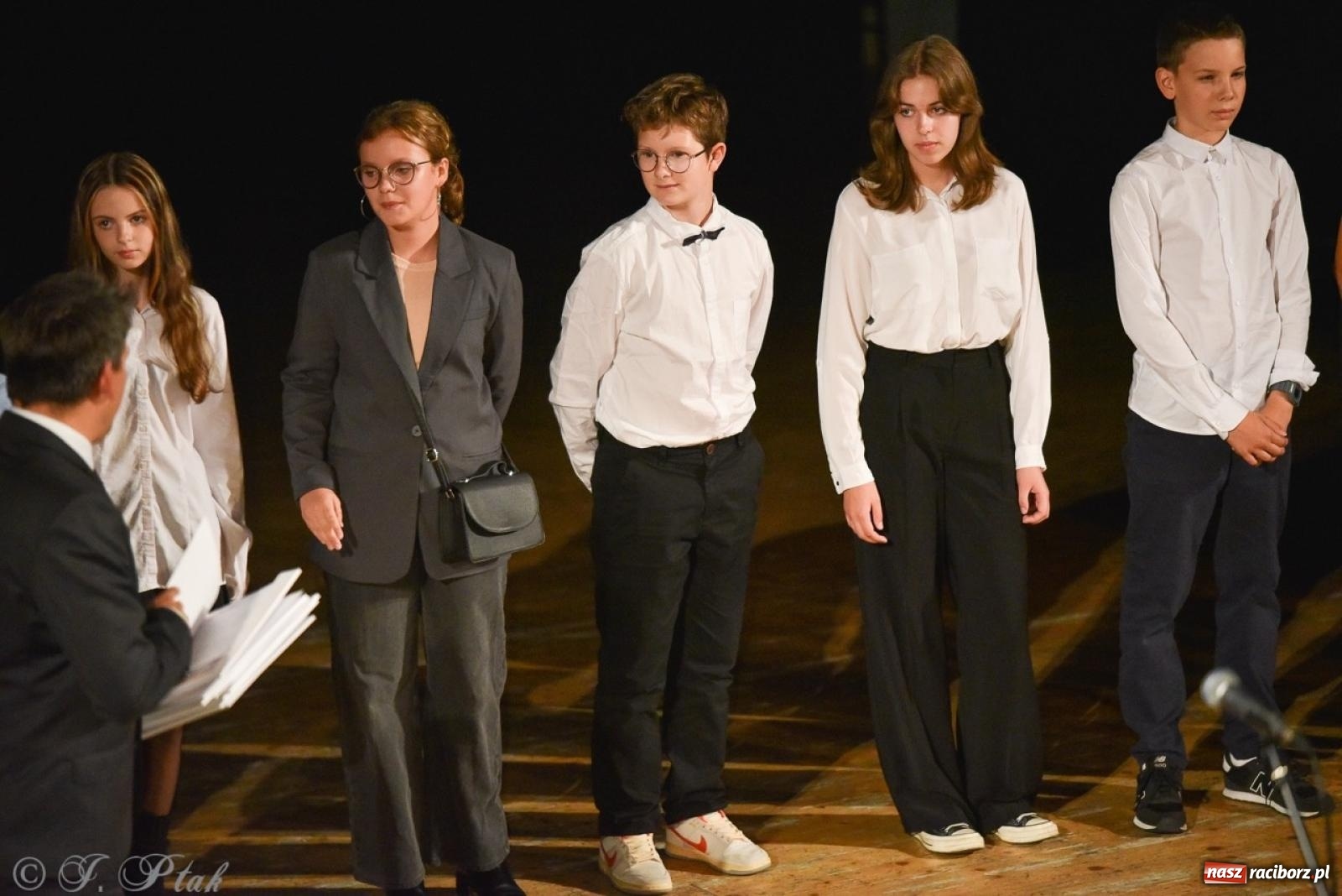 Zdjęcie w galerii na portalu naszraciborz.pl: Ponad dwustu uhonorowanych. Wręczono raciborskie stypendia za wyniki w nauce [FOTO] wiadomości z regionu