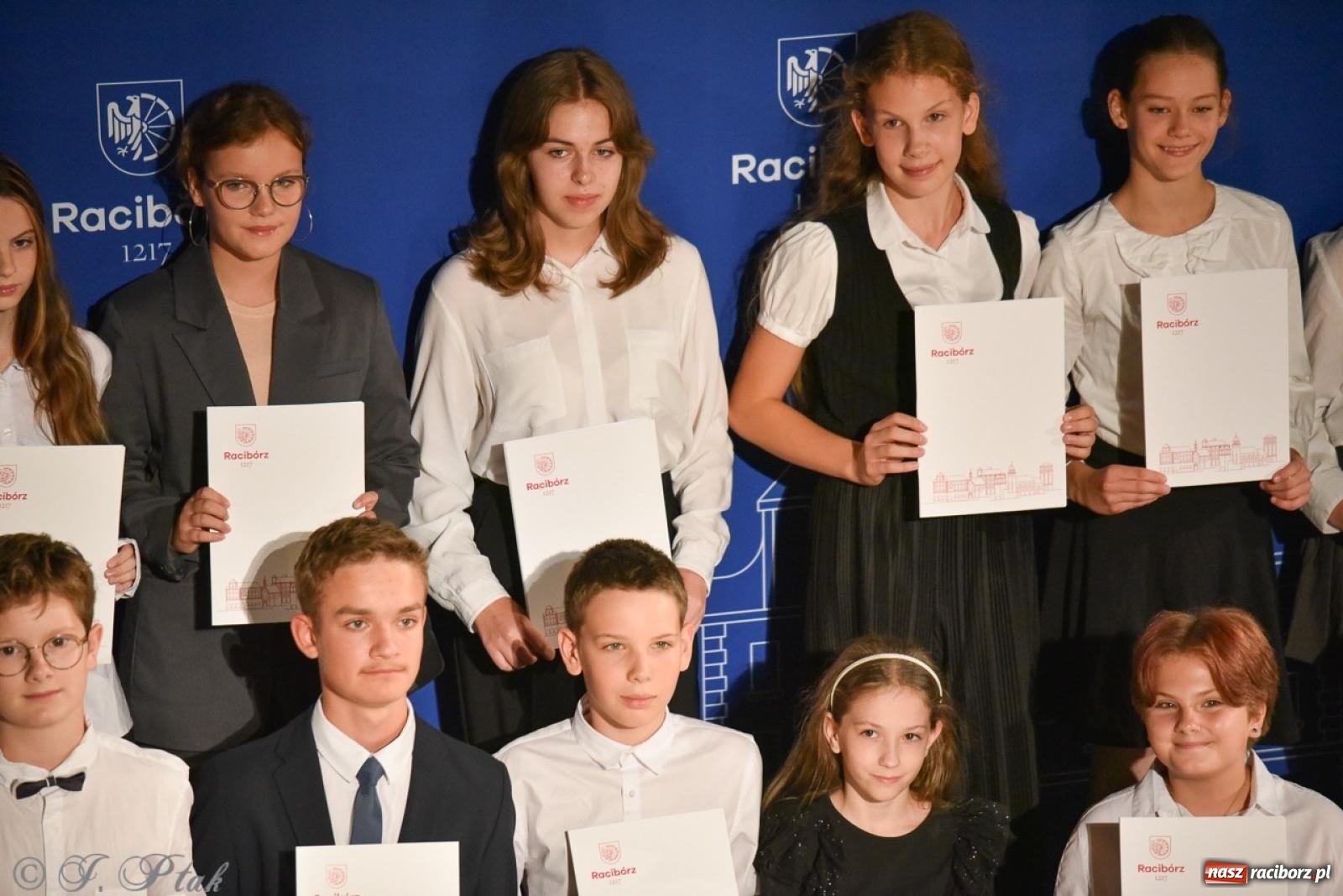 Zdjęcie w galerii na portalu naszraciborz.pl: Ponad dwustu uhonorowanych. Wręczono raciborskie stypendia za wyniki w nauce [FOTO] wiadomości z regionu