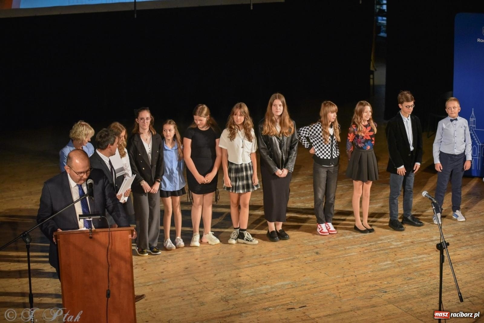 Zdjęcie w galerii na portalu naszraciborz.pl: Ponad dwustu uhonorowanych. Wręczono raciborskie stypendia za wyniki w nauce [FOTO] wiadomości z regionu