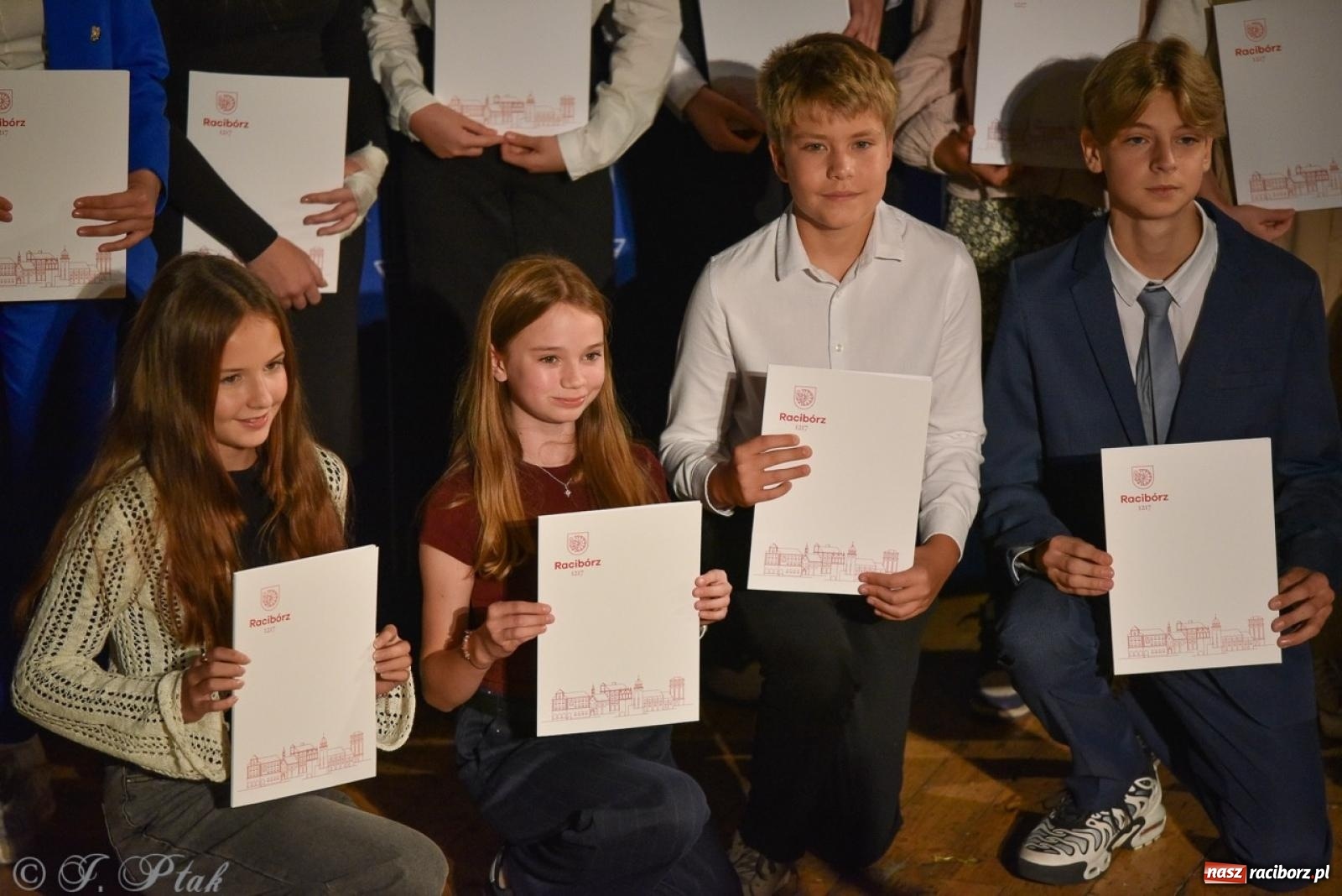 Zdjęcie w galerii na portalu naszraciborz.pl: Ponad dwustu uhonorowanych. Wręczono raciborskie stypendia za wyniki w nauce [FOTO] wiadomości z regionu