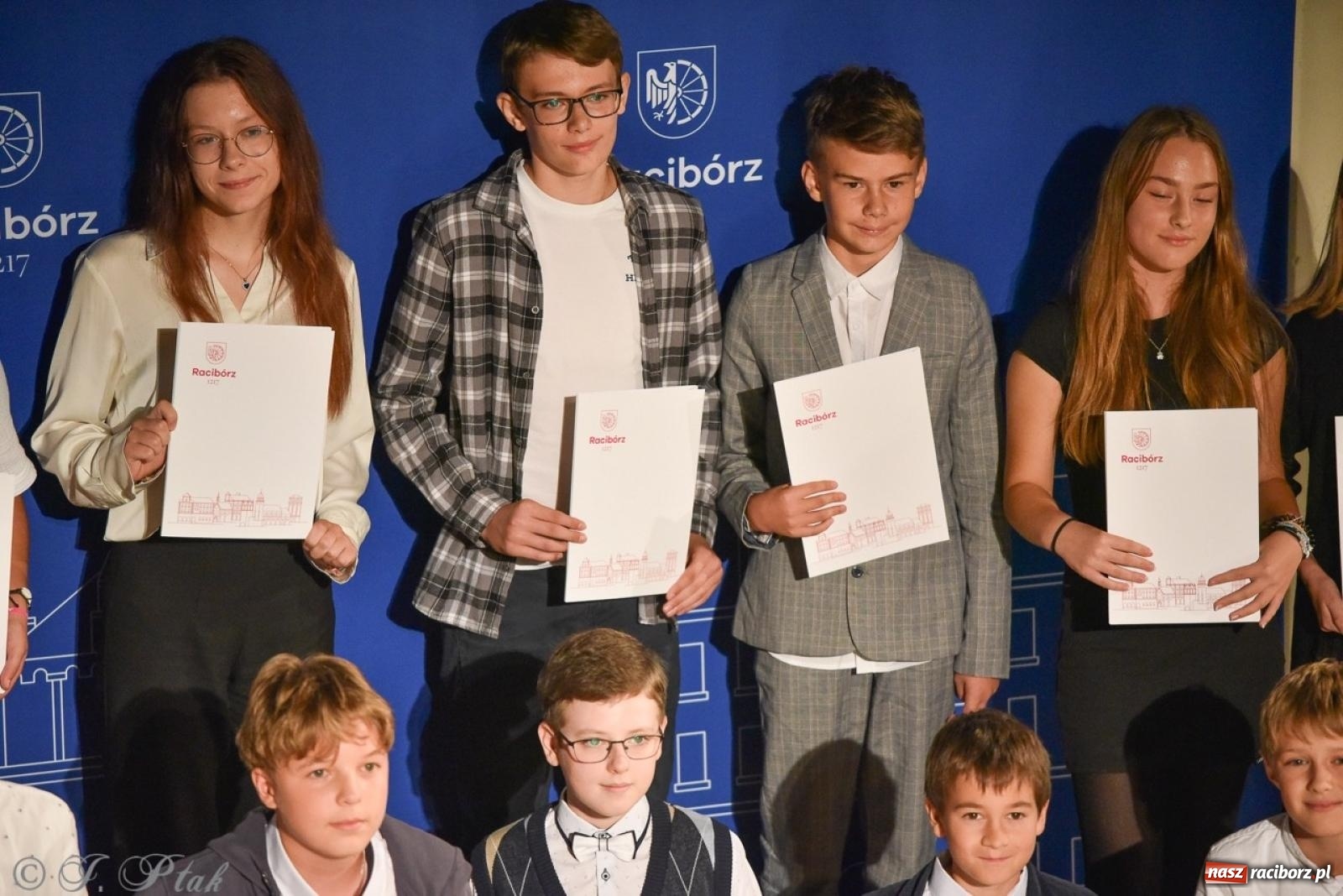 Zdjęcie w galerii na portalu naszraciborz.pl: Ponad dwustu uhonorowanych. Wręczono raciborskie stypendia za wyniki w nauce [FOTO] wiadomości z regionu