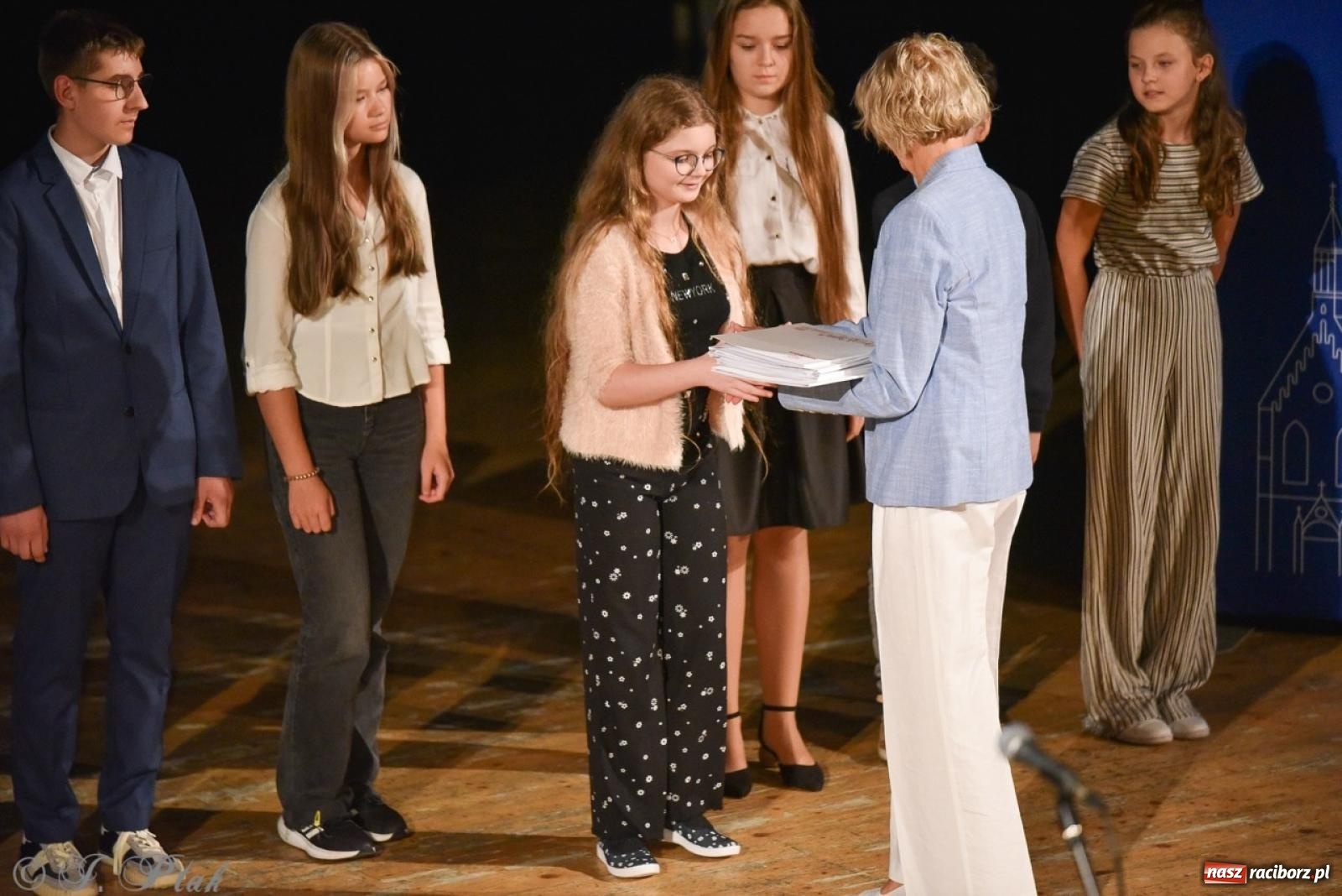 Zdjęcie w galerii na portalu naszraciborz.pl: Ponad dwustu uhonorowanych. Wręczono raciborskie stypendia za wyniki w nauce [FOTO] wiadomości z regionu