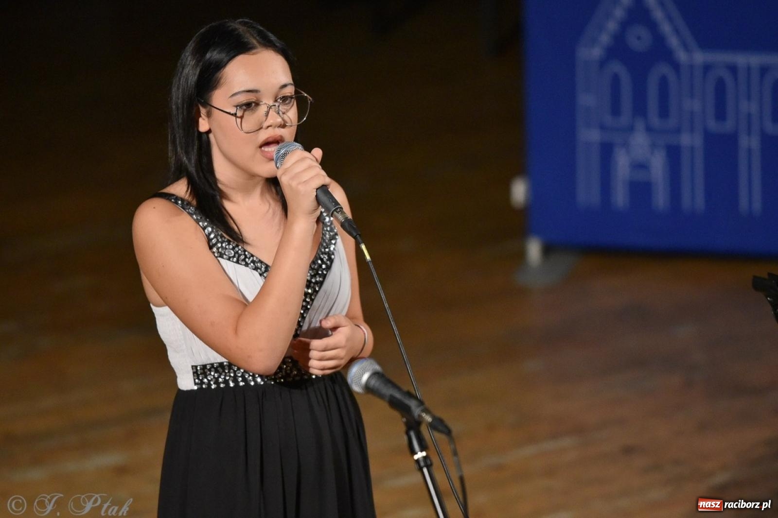 Zdjęcie w galerii na portalu naszraciborz.pl: Ponad dwustu uhonorowanych. Wręczono raciborskie stypendia za wyniki w nauce [FOTO] wiadomości z regionu