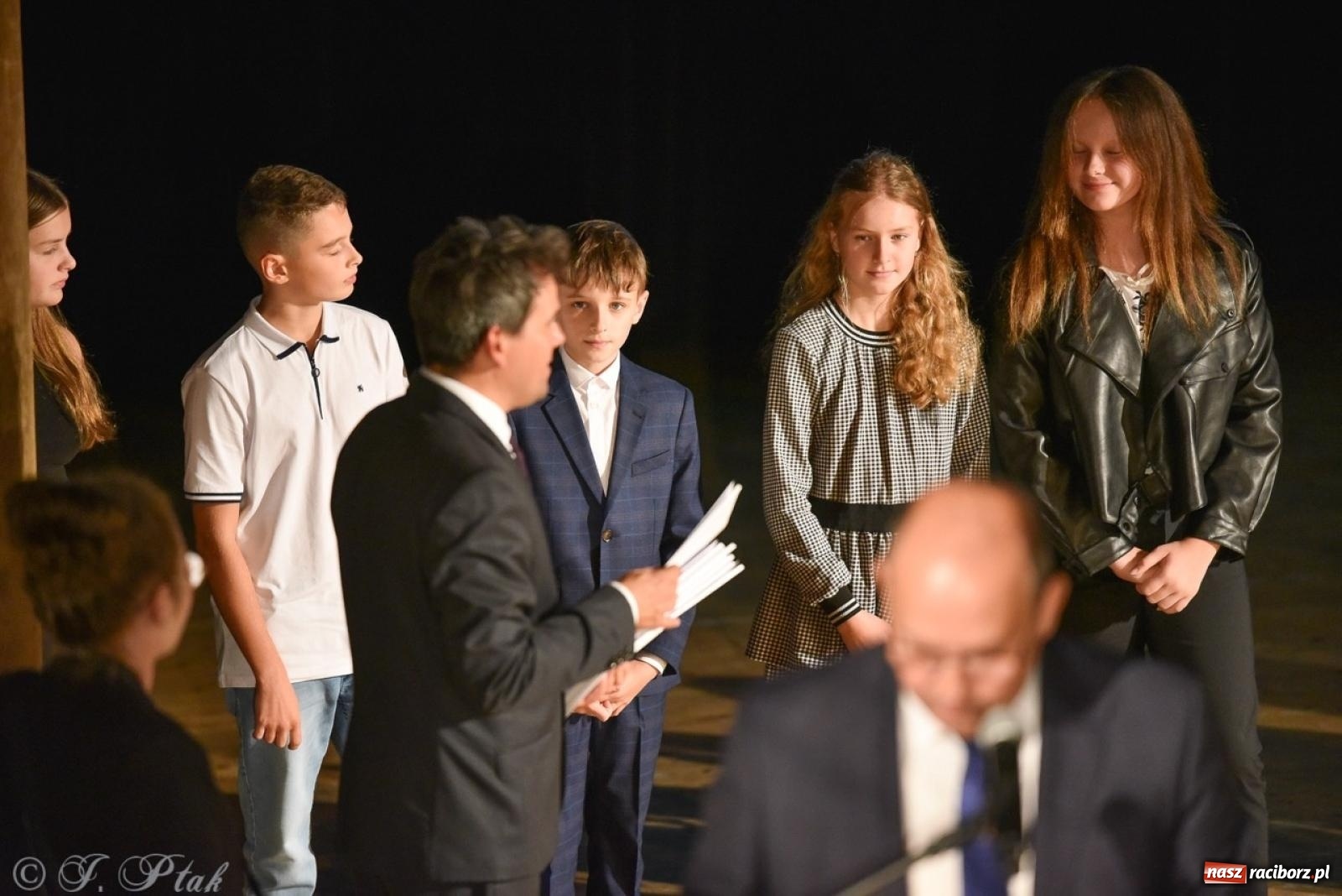 Zdjęcie w galerii na portalu naszraciborz.pl: Ponad dwustu uhonorowanych. Wręczono raciborskie stypendia za wyniki w nauce [FOTO] wiadomości z regionu