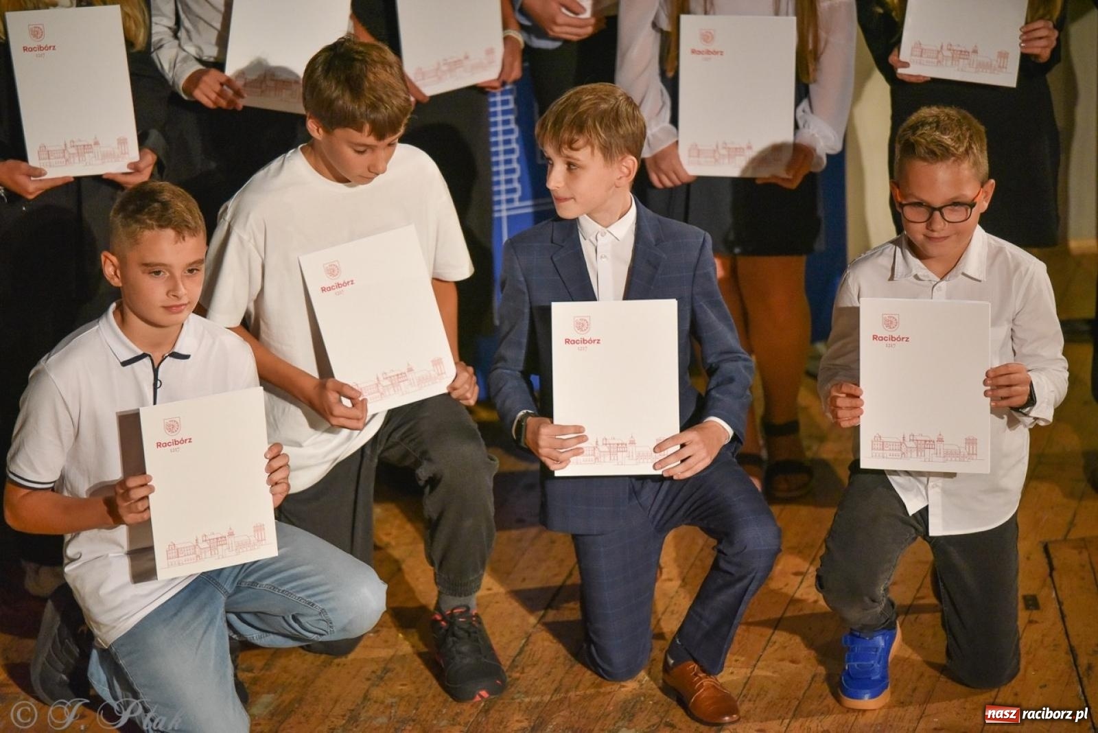 Zdjęcie w galerii na portalu naszraciborz.pl: Ponad dwustu uhonorowanych. Wręczono raciborskie stypendia za wyniki w nauce [FOTO] wiadomości z regionu