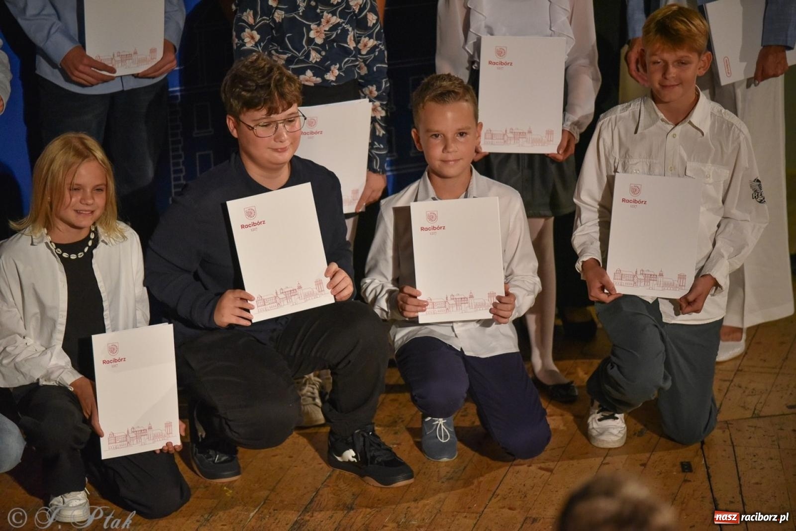 Zdjęcie w galerii na portalu naszraciborz.pl: Ponad dwustu uhonorowanych. Wręczono raciborskie stypendia za wyniki w nauce [FOTO] wiadomości z regionu