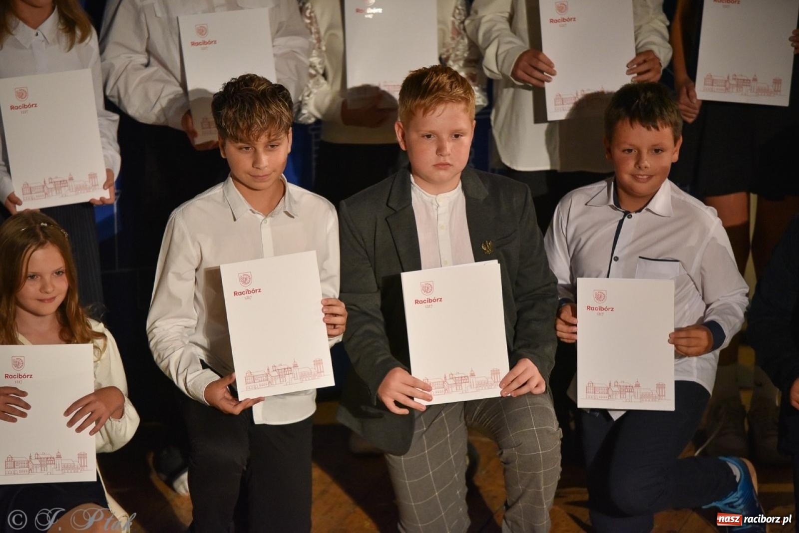 Zdjęcie w galerii na portalu naszraciborz.pl: Ponad dwustu uhonorowanych. Wręczono raciborskie stypendia za wyniki w nauce [FOTO] wiadomości z regionu