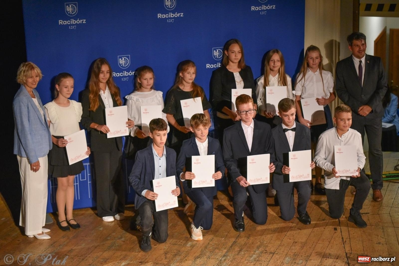 Zdjęcie w galerii na portalu naszraciborz.pl: Ponad dwustu uhonorowanych. Wręczono raciborskie stypendia za wyniki w nauce [FOTO] wiadomości z regionu