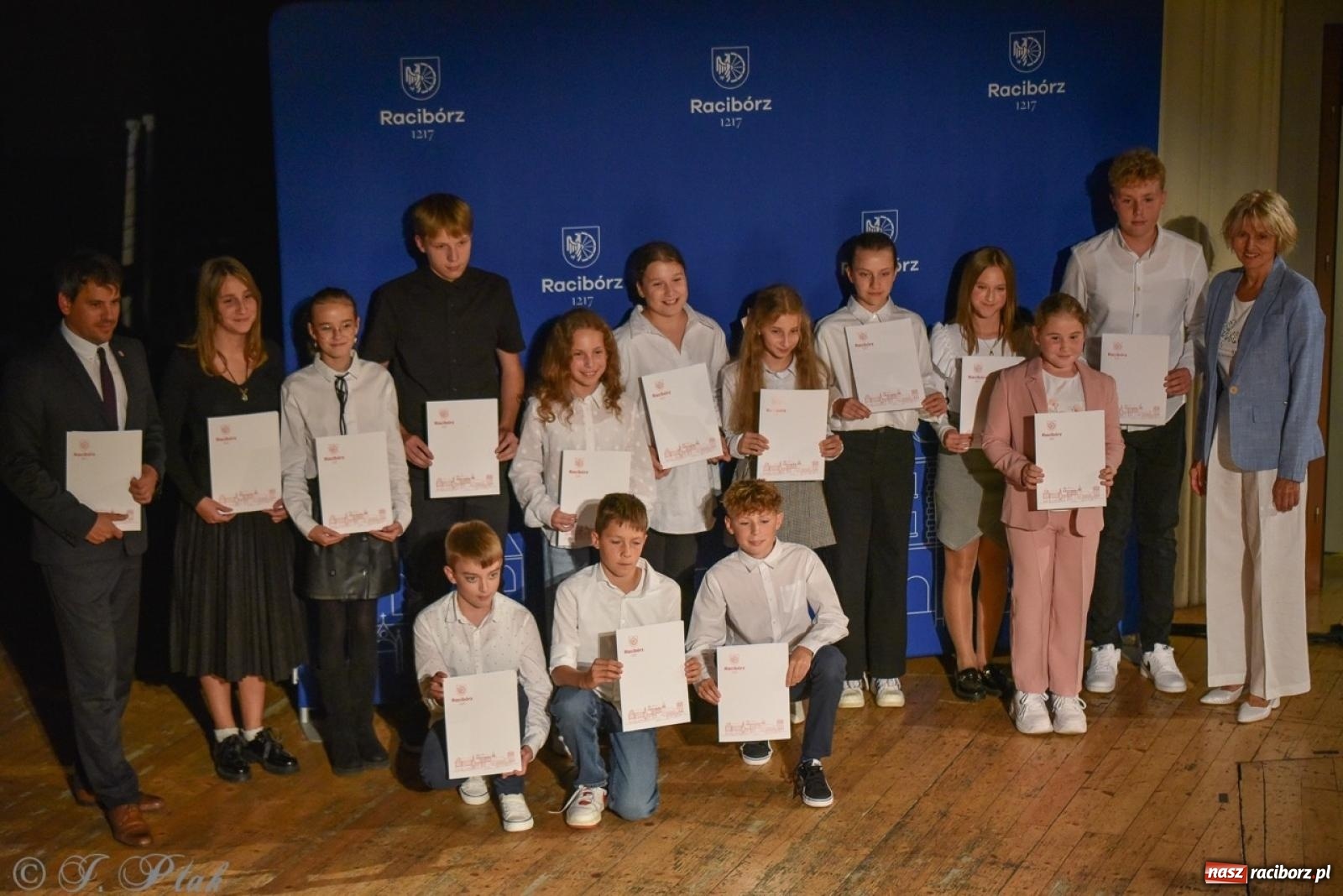 Zdjęcie w galerii na portalu naszraciborz.pl: Ponad dwustu uhonorowanych. Wręczono raciborskie stypendia za wyniki w nauce [FOTO] wiadomości z regionu