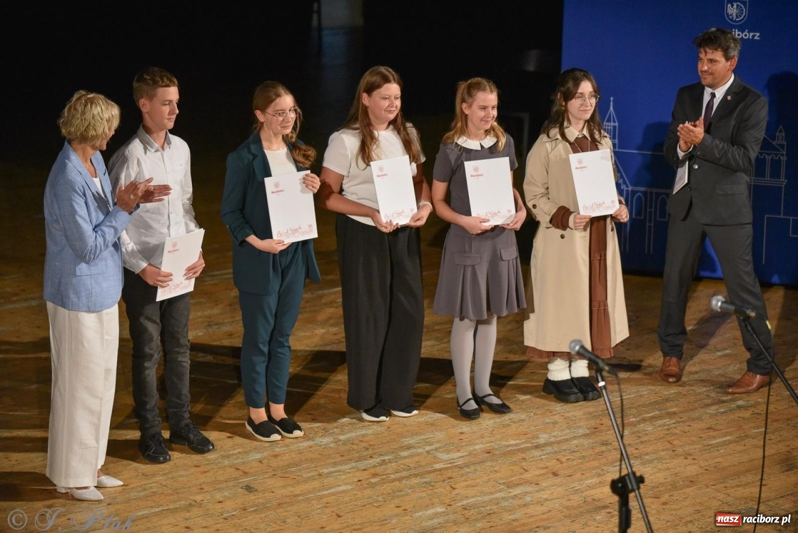 Zdjęcie w galerii na portalu naszraciborz.pl: Ponad dwustu uhonorowanych. Wręczono raciborskie stypendia za wyniki w nauce [FOTO] wiadomości z regionu