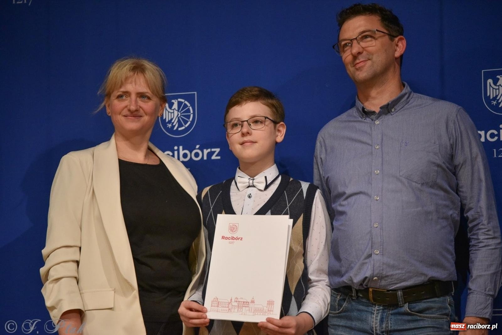 Zdjęcie w galerii na portalu naszraciborz.pl: Ponad dwustu uhonorowanych. Wręczono raciborskie stypendia za wyniki w nauce [FOTO] wiadomości z regionu