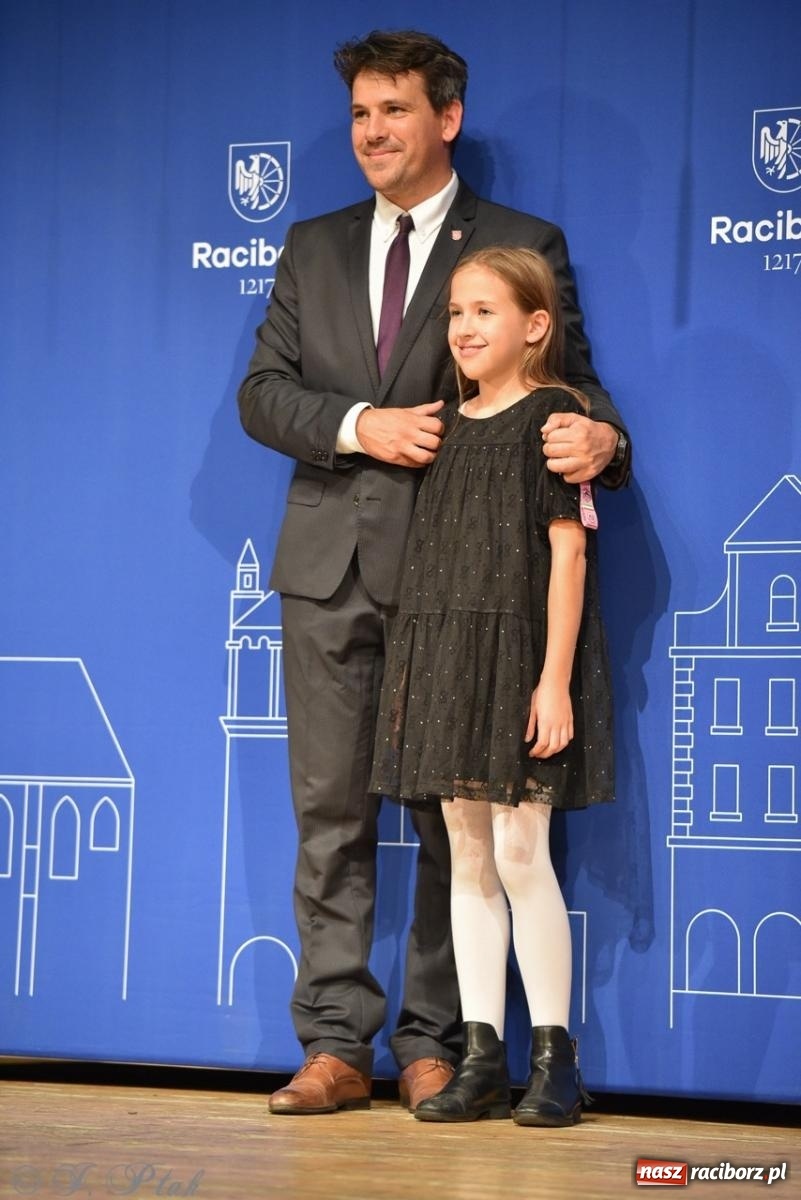 Zdjęcie w galerii na portalu naszraciborz.pl: Ponad dwustu uhonorowanych. Wręczono raciborskie stypendia za wyniki w nauce [FOTO] wiadomości z regionu