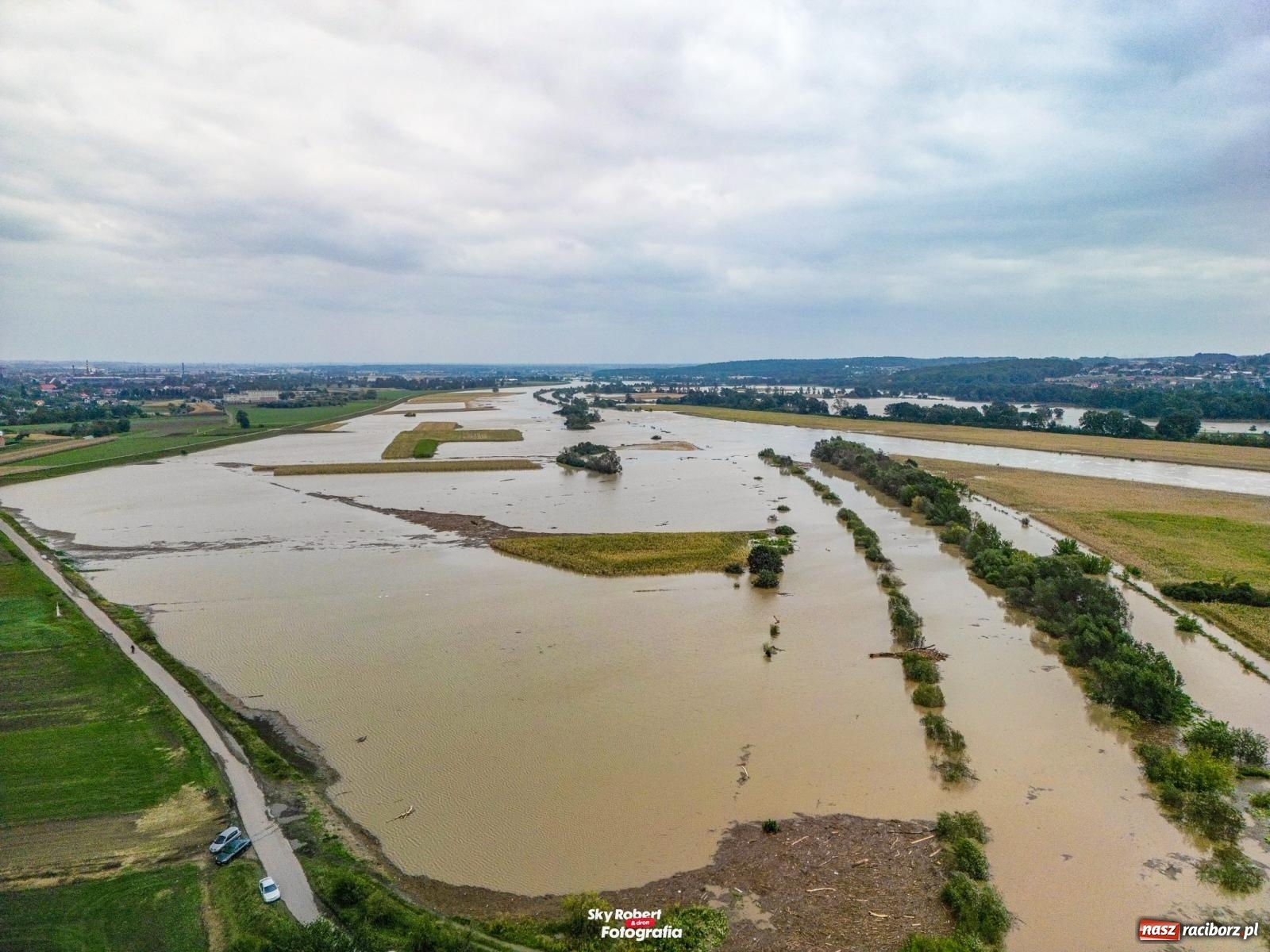 Zdjęcie w galerii na portalu naszraciborz.pl: Im więcej wody w zbiorniku, tym większy strach. Co przewidują scenariusze na najbliższe dni? wiadomości z regionu