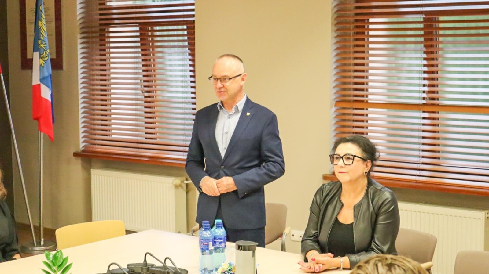 Zdjęcie w galerii na portalu naszraciborz.pl: Starosta nagrodził najlepszych uczniów szkół podległych Powiatowi Raciborskiemu wiadomości z regionu