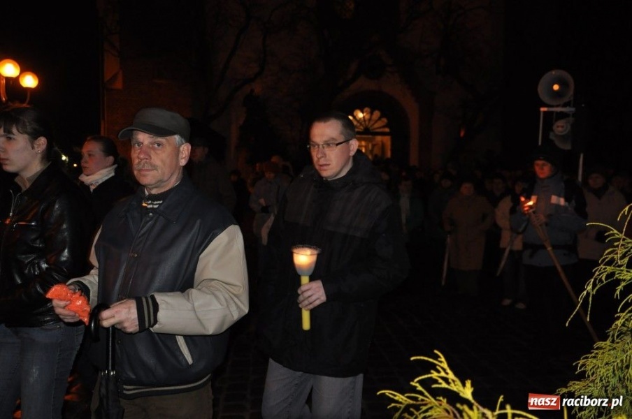 Zdjęcie w galerii na portalu naszraciborz.pl: Droga Krzyżowa ulicami miasta wiadomości z regionu