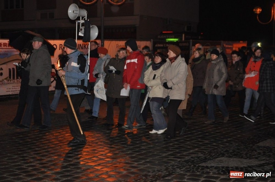 Zdjęcie w galerii na portalu naszraciborz.pl: Droga Krzyżowa ulicami miasta wiadomości z regionu