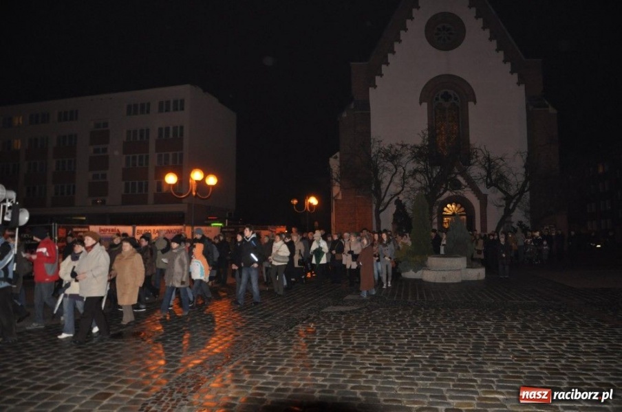 Zdjęcie w galerii na portalu naszraciborz.pl: Droga Krzyżowa ulicami miasta wiadomości z regionu