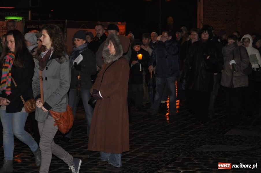 Zdjęcie w galerii na portalu naszraciborz.pl: Droga Krzyżowa ulicami miasta wiadomości z regionu