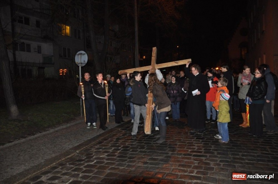 Zdjęcie w galerii na portalu naszraciborz.pl: Droga Krzyżowa ulicami miasta wiadomości z regionu