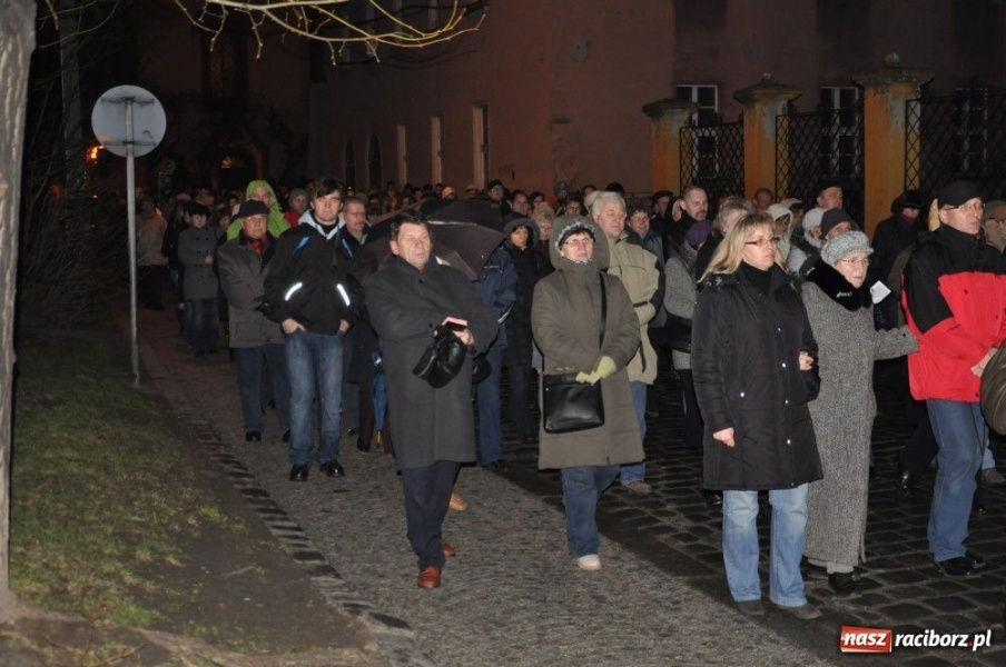 Zdjęcie w galerii na portalu naszraciborz.pl: Droga Krzyżowa ulicami miasta wiadomości z regionu