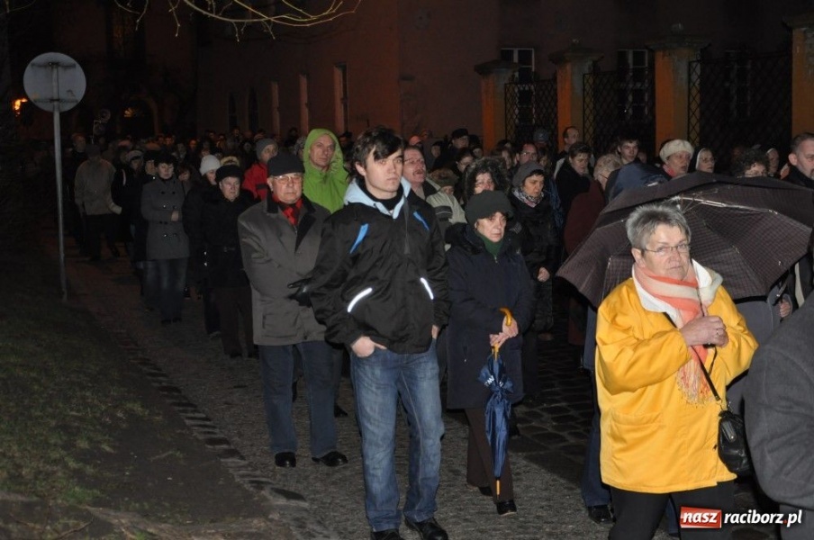 Zdjęcie w galerii na portalu naszraciborz.pl: Droga Krzyżowa ulicami miasta wiadomości z regionu