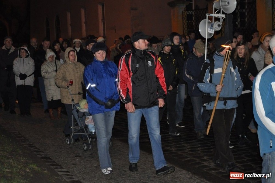 Zdjęcie w galerii na portalu naszraciborz.pl: Droga Krzyżowa ulicami miasta wiadomości z regionu
