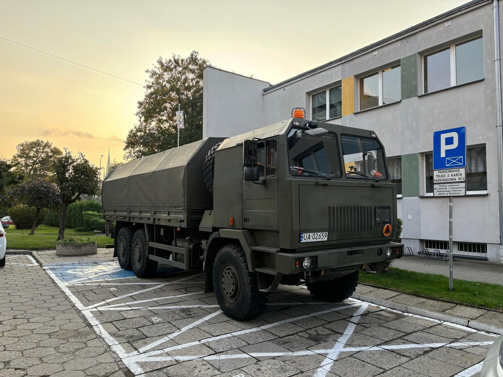 Zdjęcie w galerii na portalu naszraciborz.pl: Nie ma wojny, jest sprzątanie. 300 żołnierzy w Raciborzu [FOTO] wiadomości z regionu