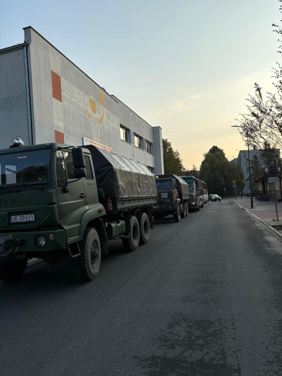 Zdjęcie w galerii na portalu naszraciborz.pl: Nie ma wojny, jest sprzątanie. 300 żołnierzy w Raciborzu [FOTO] wiadomości z regionu