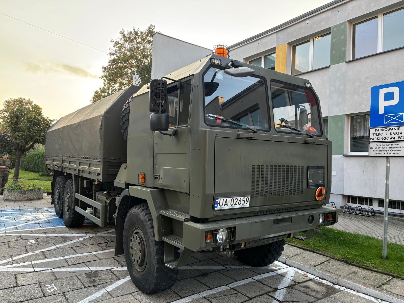 Zdjęcie w galerii na portalu naszraciborz.pl: Nie ma wojny, jest sprzątanie. 300 żołnierzy w Raciborzu [FOTO] wiadomości z regionu