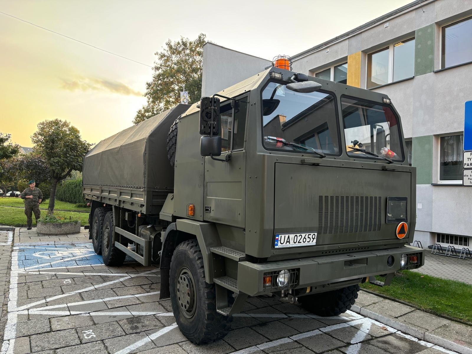 Zdjęcie w galerii na portalu naszraciborz.pl: Nie ma wojny, jest sprzątanie. 300 żołnierzy w Raciborzu [FOTO] wiadomości z regionu