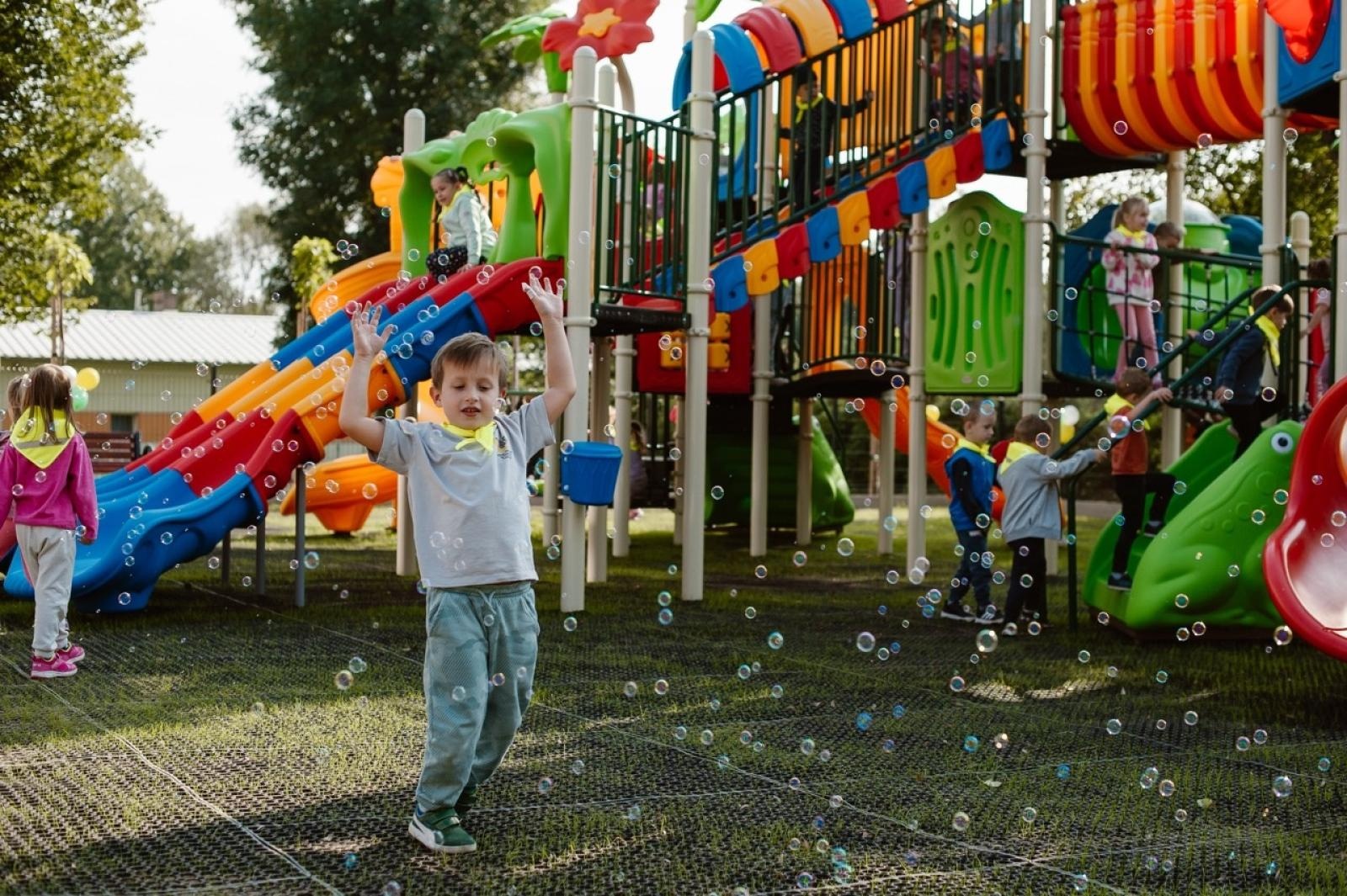Zdjęcie w galerii na portalu naszraciborz.pl: Zjeżdżalnie, wieże i pomosty. Pietrowice Wielkie mają super plac zabaw [FOTO i WIDEO] wiadomości z regionu
