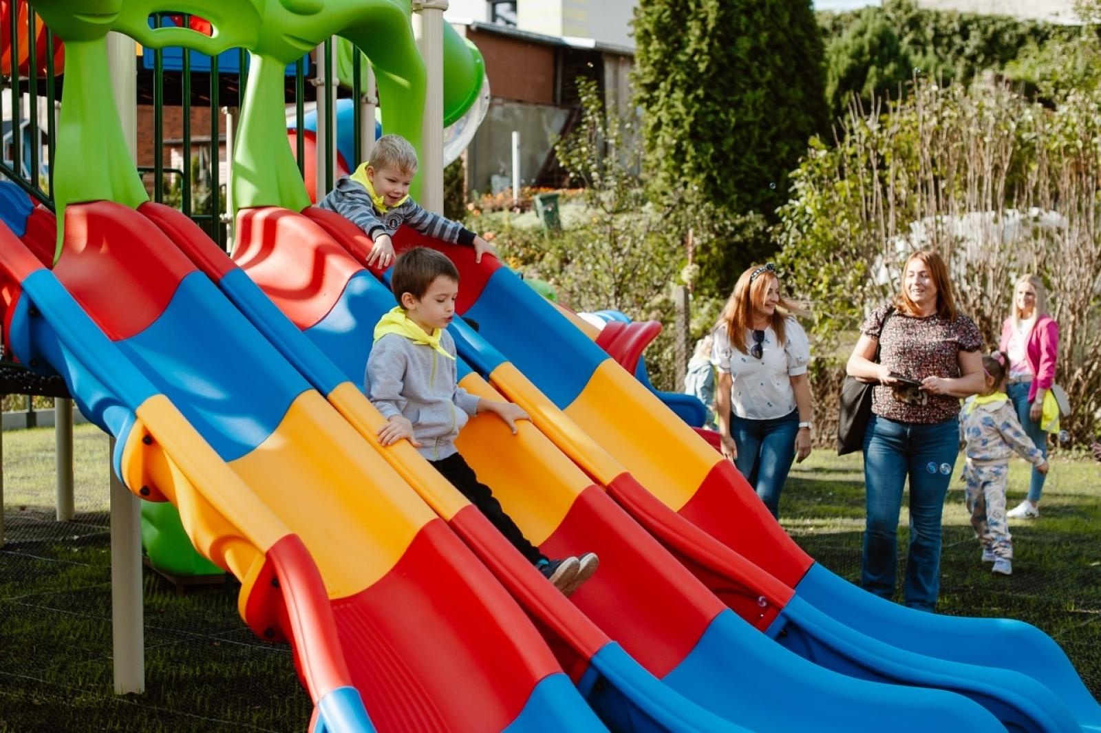 Zdjęcie w galerii na portalu naszraciborz.pl: Zjeżdżalnie, wieże i pomosty. Pietrowice Wielkie mają super plac zabaw [FOTO i WIDEO] wiadomości z regionu