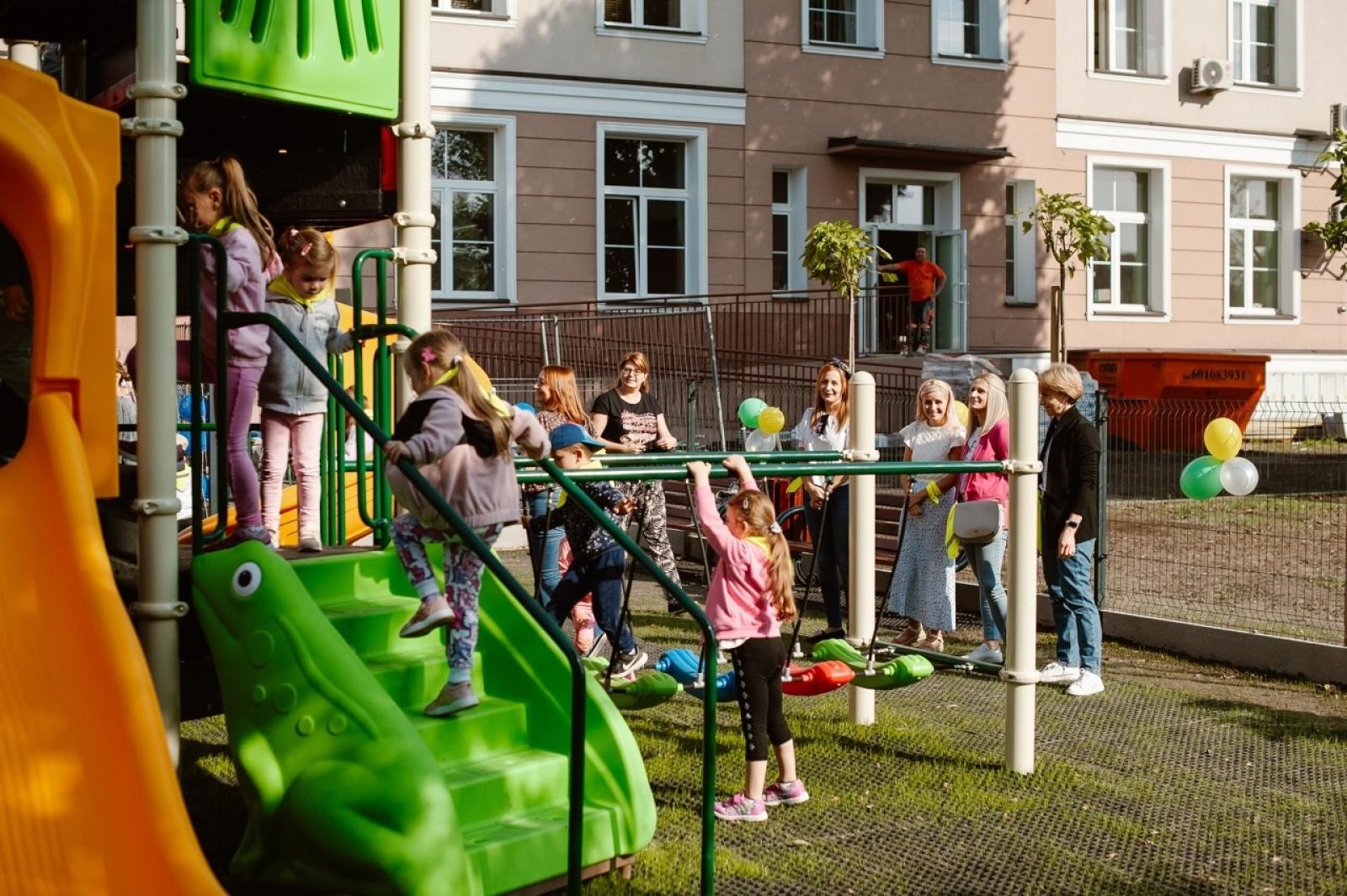 Zdjęcie w galerii na portalu naszraciborz.pl: Zjeżdżalnie, wieże i pomosty. Pietrowice Wielkie mają super plac zabaw [FOTO i WIDEO] wiadomości z regionu