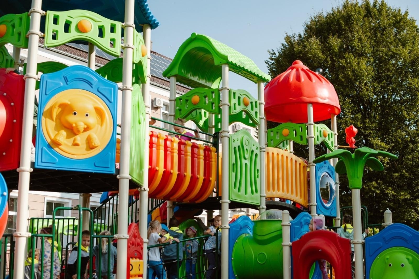 Zdjęcie w galerii na portalu naszraciborz.pl: Zjeżdżalnie, wieże i pomosty. Pietrowice Wielkie mają super plac zabaw [FOTO i WIDEO] wiadomości z regionu