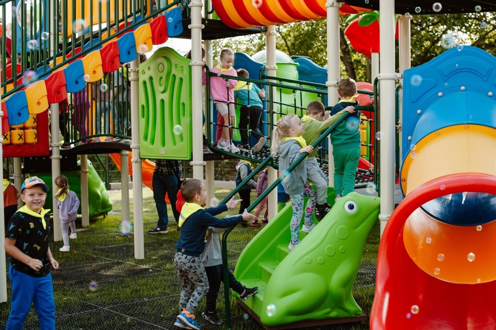Zdjęcie w galerii na portalu naszraciborz.pl: Zjeżdżalnie, wieże i pomosty. Pietrowice Wielkie mają super plac zabaw [FOTO i WIDEO] wiadomości z regionu