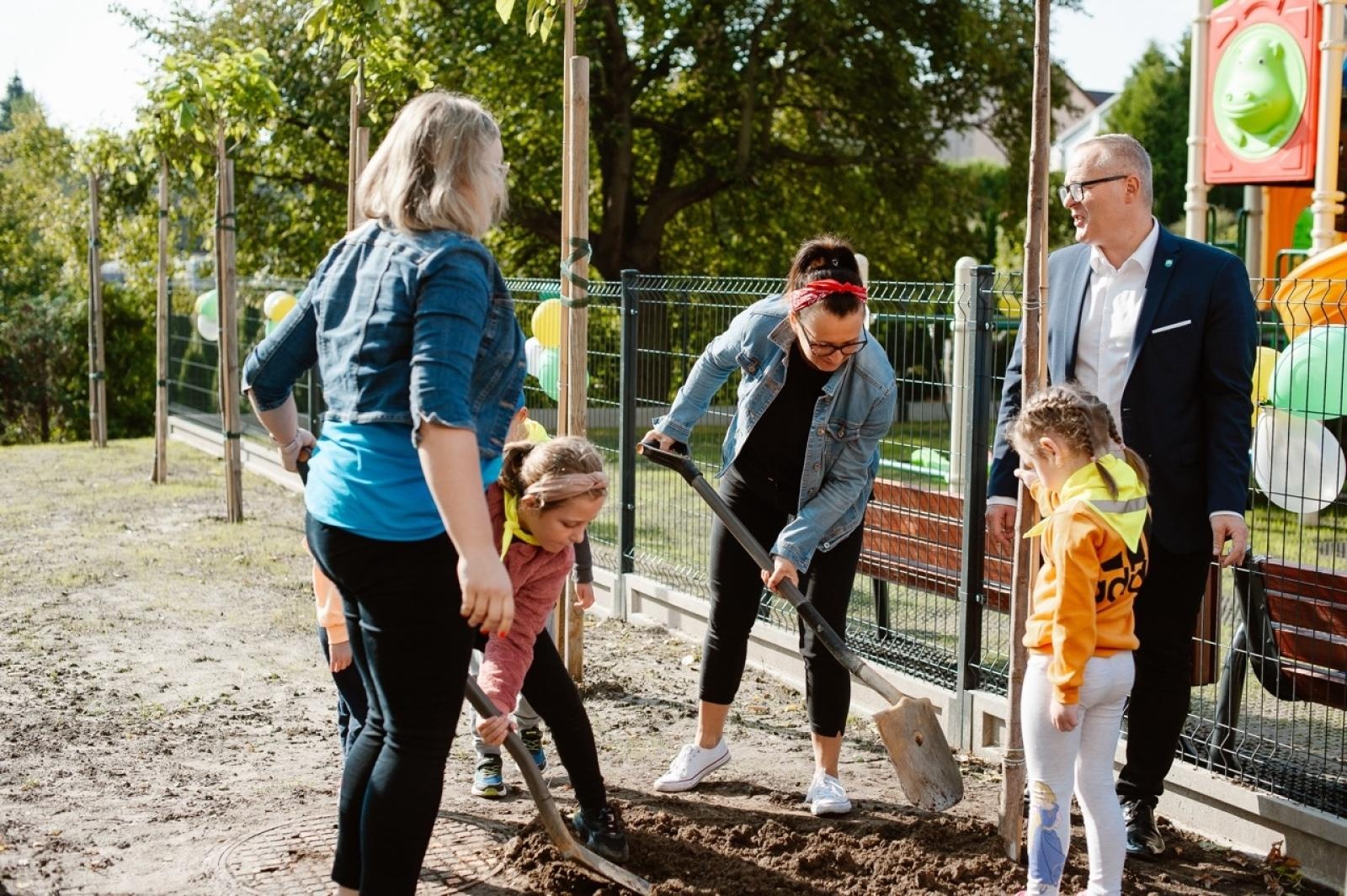 Zdjęcie w galerii na portalu naszraciborz.pl: Zjeżdżalnie, wieże i pomosty. Pietrowice Wielkie mają super plac zabaw [FOTO i WIDEO] wiadomości z regionu