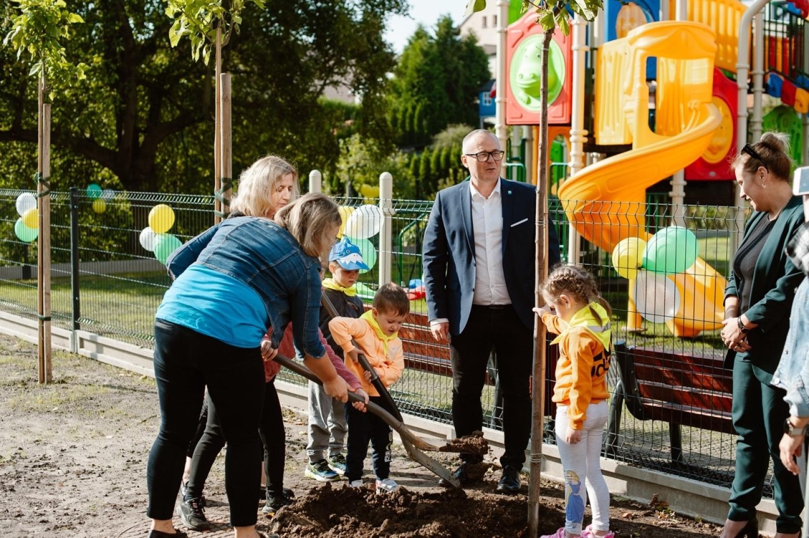 Zdjęcie w galerii na portalu naszraciborz.pl: Zjeżdżalnie, wieże i pomosty. Pietrowice Wielkie mają super plac zabaw [FOTO i WIDEO] wiadomości z regionu