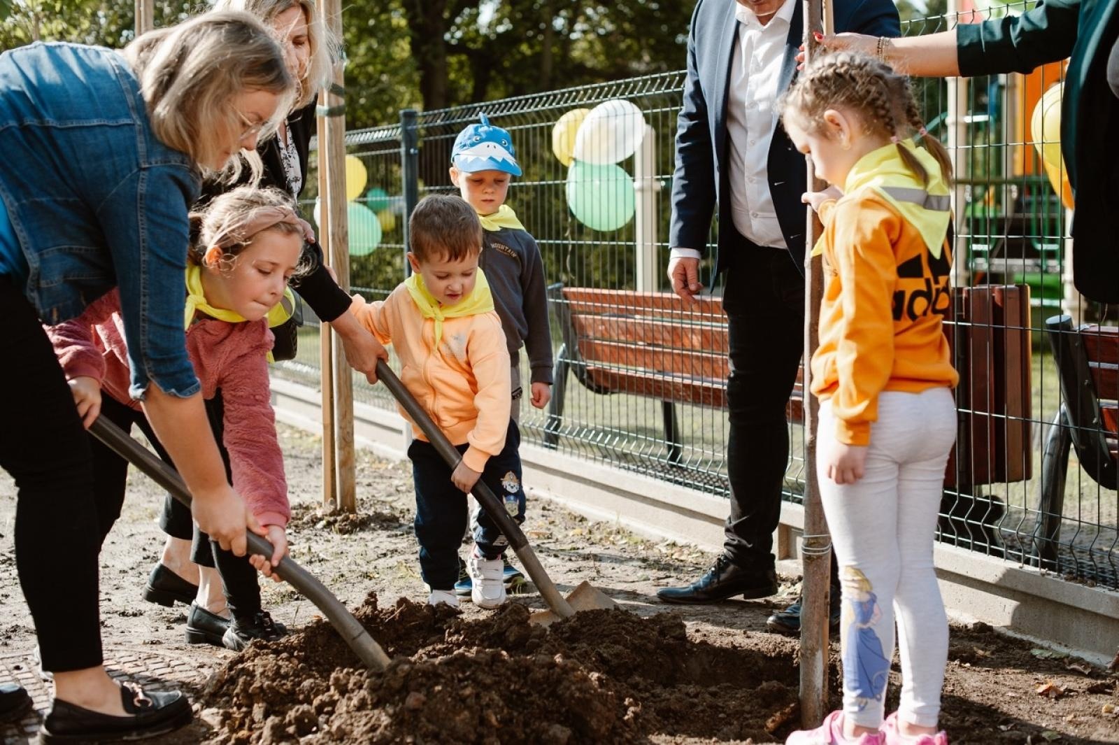 Zdjęcie w galerii na portalu naszraciborz.pl: Zjeżdżalnie, wieże i pomosty. Pietrowice Wielkie mają super plac zabaw [FOTO i WIDEO] wiadomości z regionu