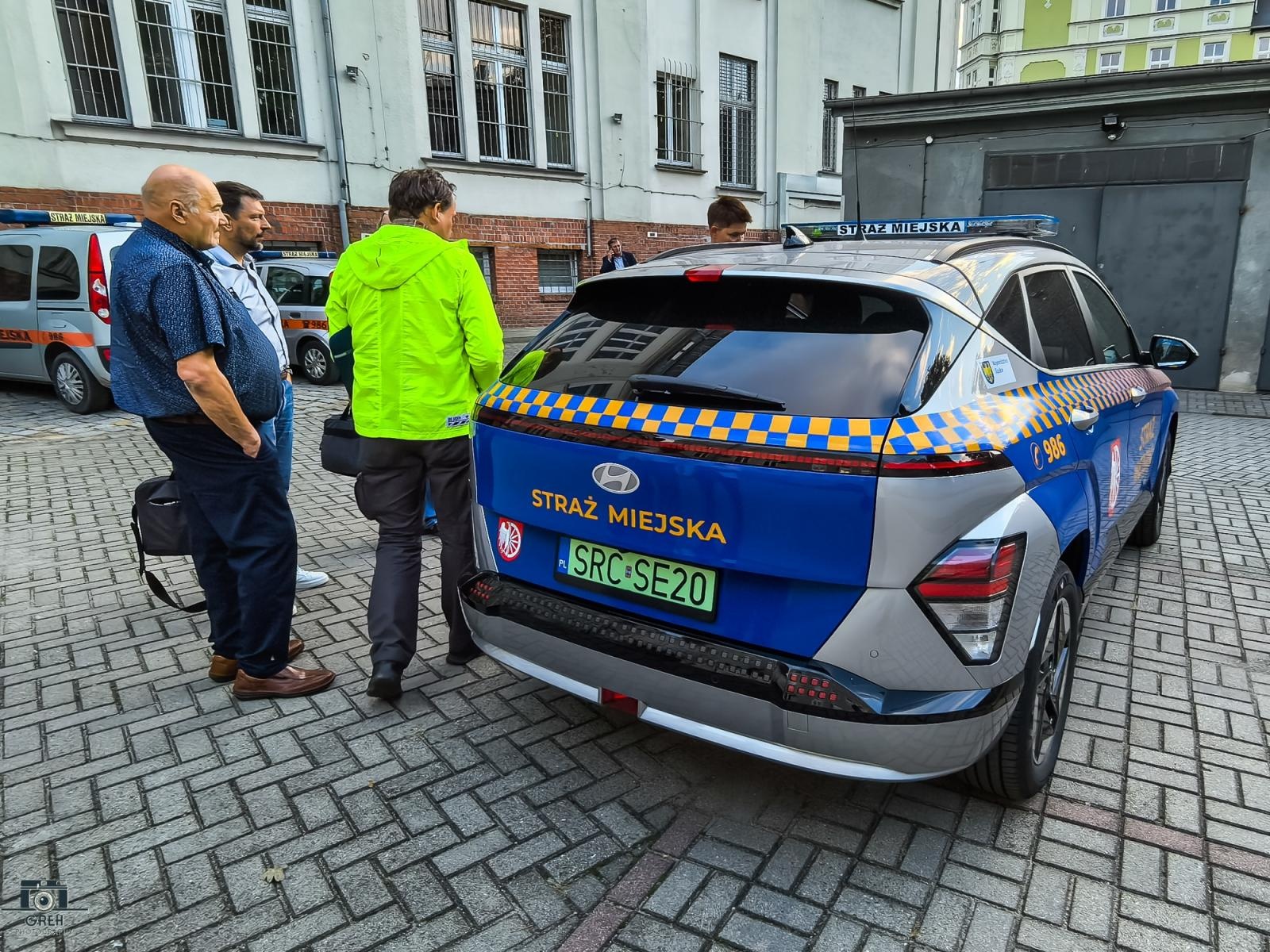 Zdjęcie w galerii na portalu naszraciborz.pl: Raciborska straż miejska przesiada się do elektryka. To mobilne laboratorium [FOTO i WIDEO] wiadomości z regionu