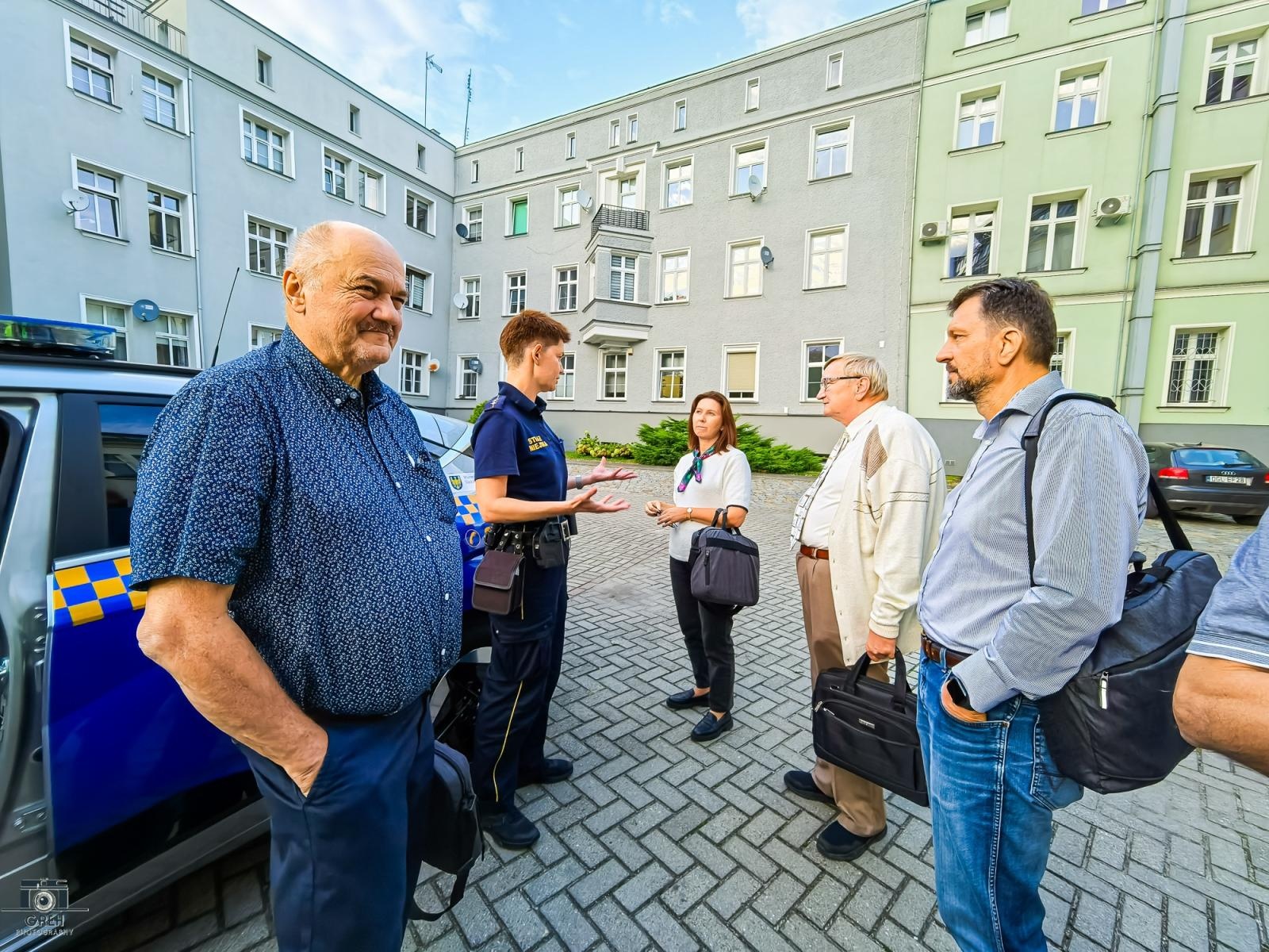 Zdjęcie w galerii na portalu naszraciborz.pl: Raciborska straż miejska przesiada się do elektryka. To mobilne laboratorium [FOTO i WIDEO] wiadomości z regionu
