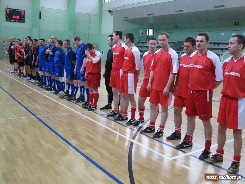 Zdjęcie w galerii na portalu naszraciborz.pl: Turniej mundurowych w hali OSiR wiadomości z regionu