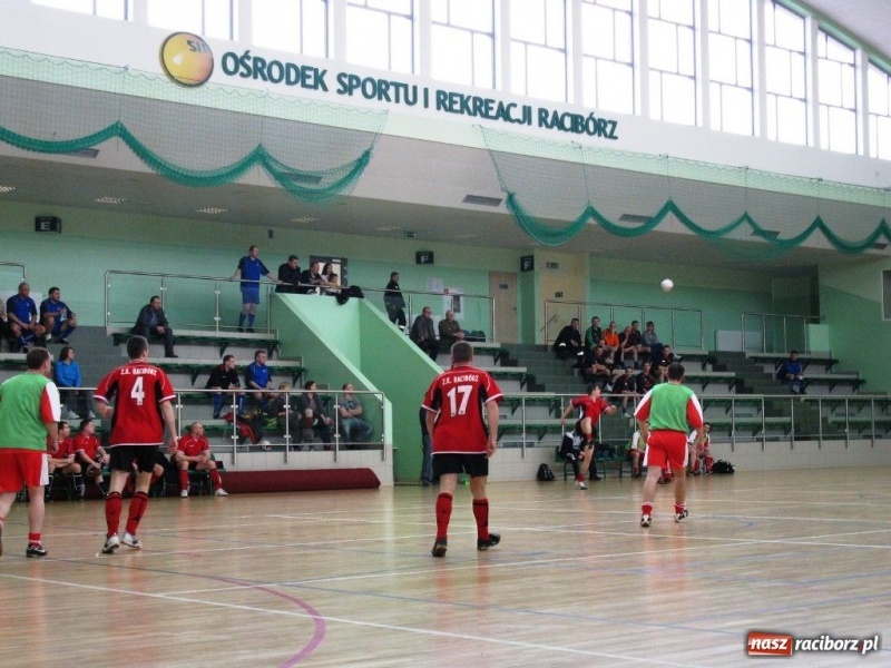 Zdjęcie w galerii na portalu naszraciborz.pl: Turniej mundurowych w hali OSiR wiadomości z regionu